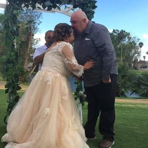 Meet your Posher, Mona